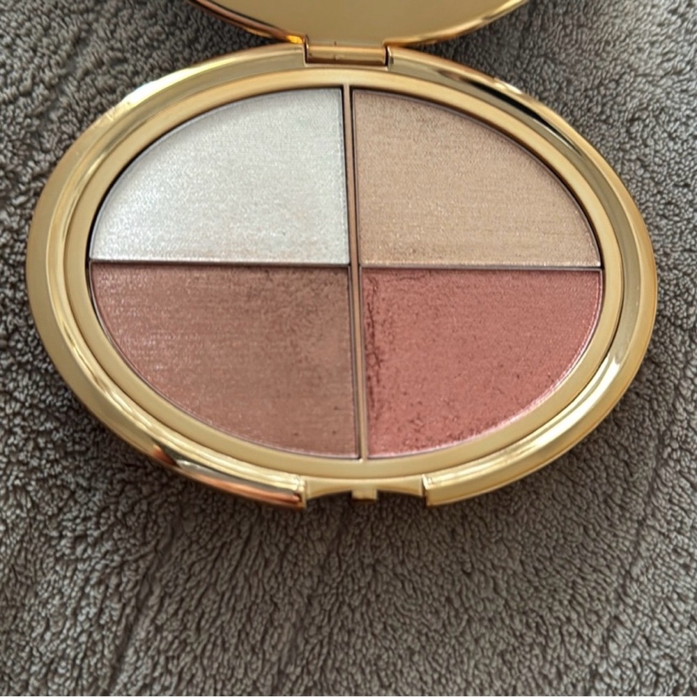 Tarte glow wardrobe Brand New never used